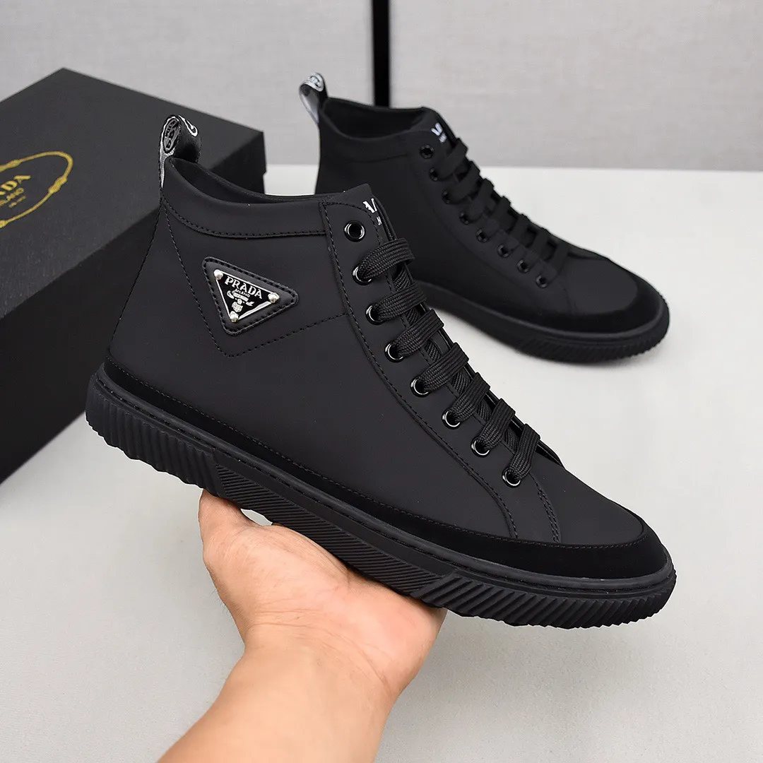 PRADA [Prada] high-top sports and casual shoes. Men's shoes 💰440💰. The upper is made of cowhide, sheepskin lining, rubber outsole, comfortable on the feet, men's size 38-44, choose according to your usual wearing size.
